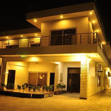 Reina Boutique Hotel - G6/3 Исламабад Экстерьер фото