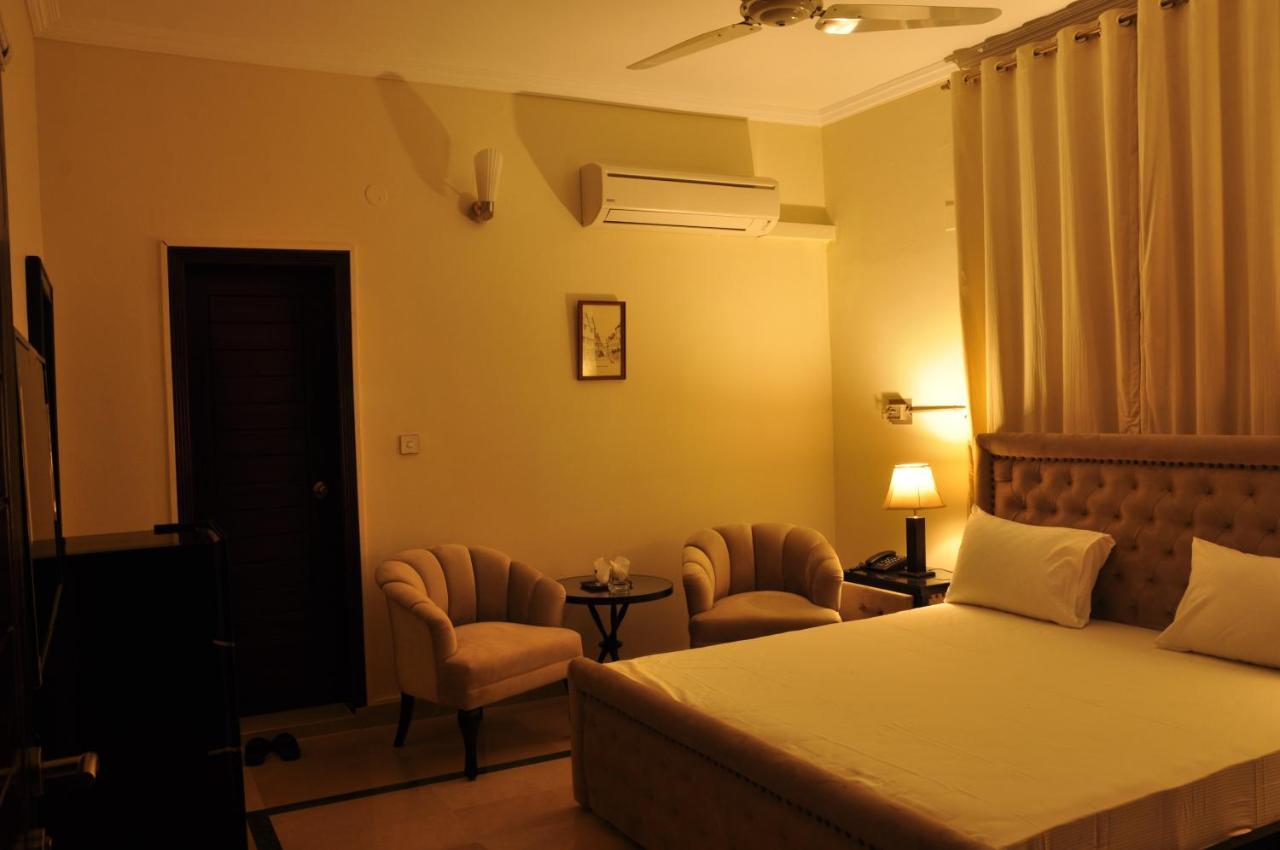 Reina Boutique Hotel - G6/3 Исламабад Экстерьер фото
