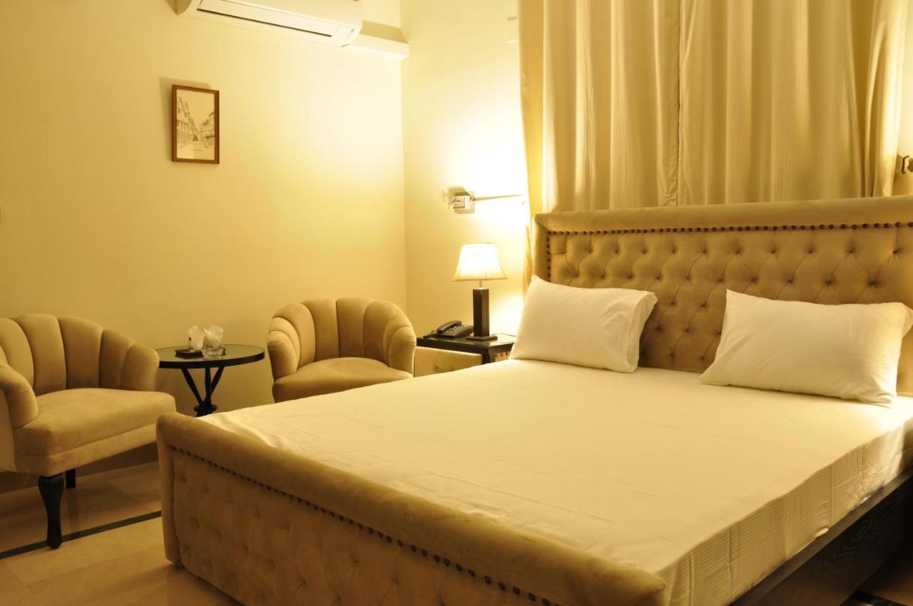 Reina Boutique Hotel - G6/3 Исламабад Экстерьер фото